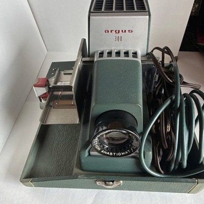 Argus 300 Desktop Slide Projector 35mm 3.5x Magnification Table Top Green Silver