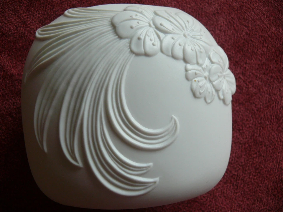 Kaiser Porzellan Vase Nr. 738 – Bisquitporzellan, Weiß, Blumendekor, W. Germany - Bild 4 von 4