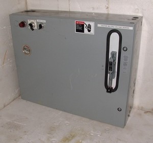 Size 1 enclosed reversing combination starter Square D