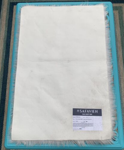 Safavieh Faux Sheep Skin 2' x 3' Creamy White Ivory Accent Fur Throw Rug - Picture 5 of 6