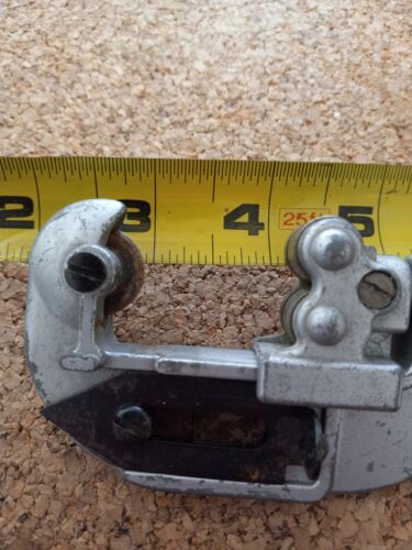 VINTAGE CRAFTSMAN PIPE CUTTER. PIPE UP TO 1 1/8". OLDIE BUT A GOODIE! - Picture 3 of 3