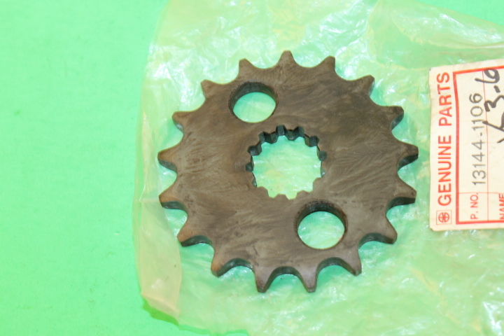 OEM NOS Kawasaki Output Sprocket 17T 184-1986 ZX900-A Ninja 900