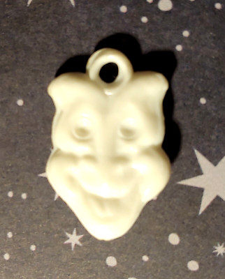 Vtg Cracker Jack?  Gumball Charm Off White Mask Vending Machine Toy Prizes