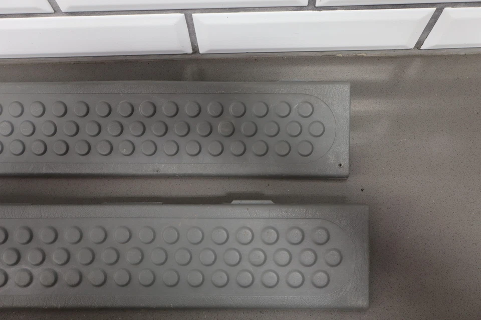 00-05 Ford Excursion OEM Sill Plates Set of 4 Medium Flint 3E - Image 2 of 4