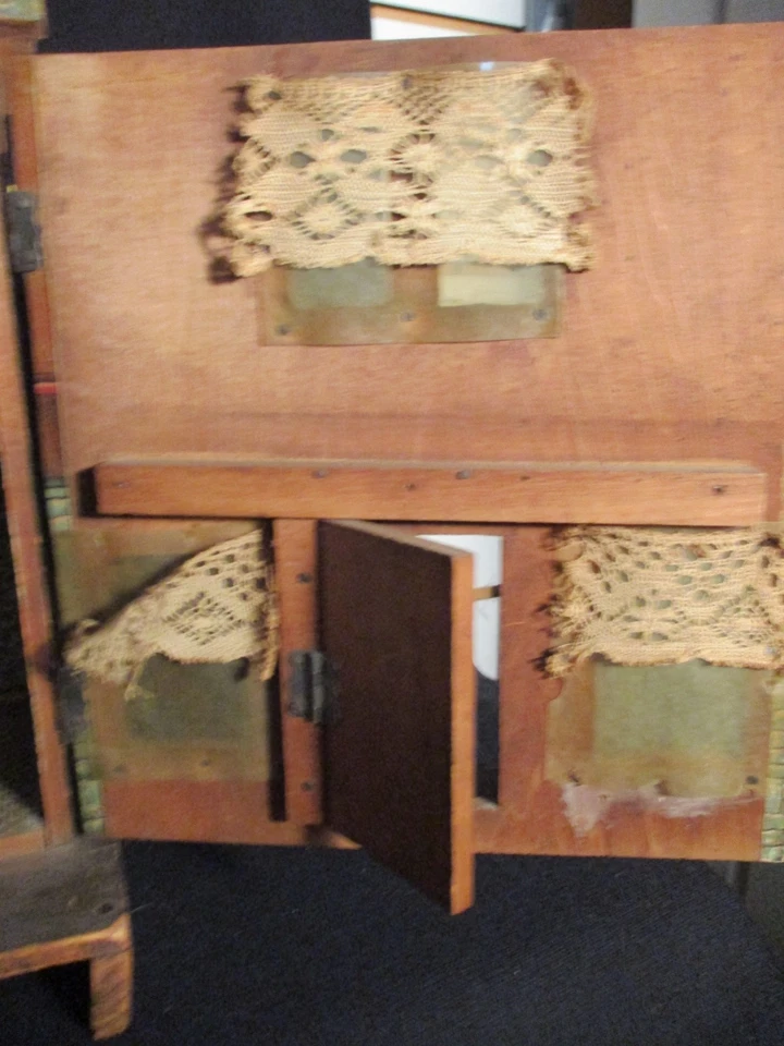 Antigua casa de muñecas de madera Bliss de 13"x9" Foto 3 de 4