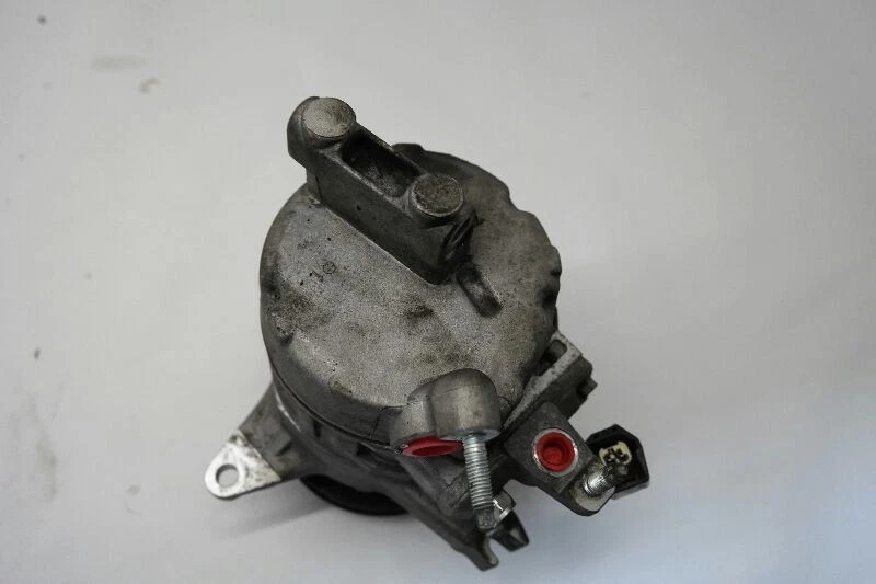 06-11 CADILLAC DTS AC COMPRESSOR OEM WITHOUT HOT CLIMATE PROVISIONS - Image 4 of 4