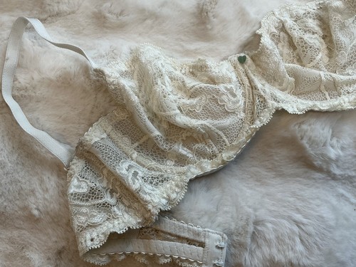Clo Intimo White Lacey Lingerie Fortuna Demi Soft Bra Women’s Size 34C GUC - Picture 3 of 6