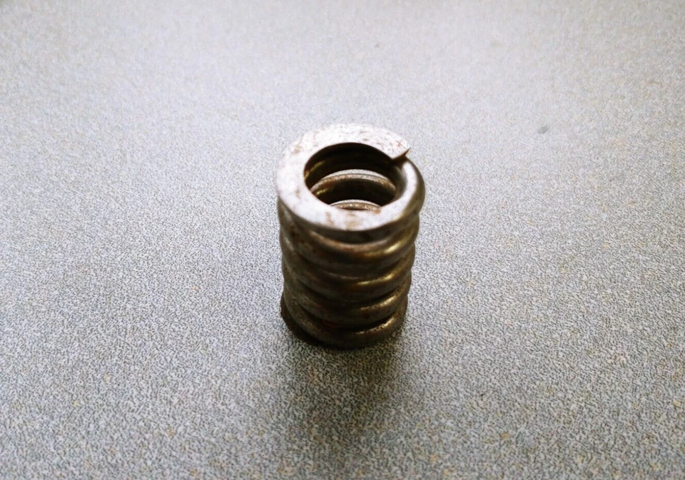 BONITO RESORTE DE MONTAJE VENTANA VENTILACIÓN ORIGINAL PORSCHE 356B 356C 356SC USADO NLA Foto 2 de 4