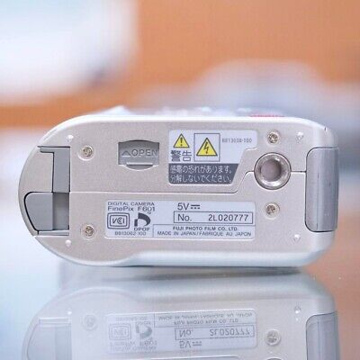 FUJIFILM FinePix F601 Compact Digital Camera 3.1MP 6x FUJIFILM FinePix F601 Compact Digital Camera 3.1MP 6x