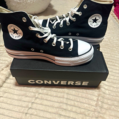 Converse Chuck Taylor All Star  size 10 women s. 