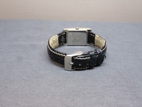 Women's TOMMY HILFIGER Water-Resistant Watch w/ New Battery - Works Great! A77 - Picture 4 of 5