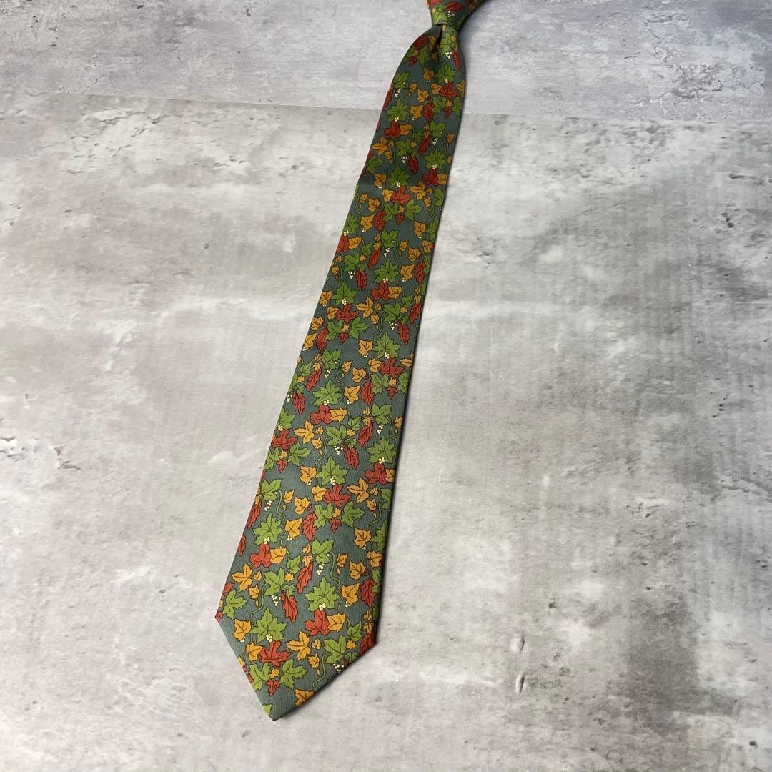 Excellent condition HERMES maple leaf pattern tie… - image 10
