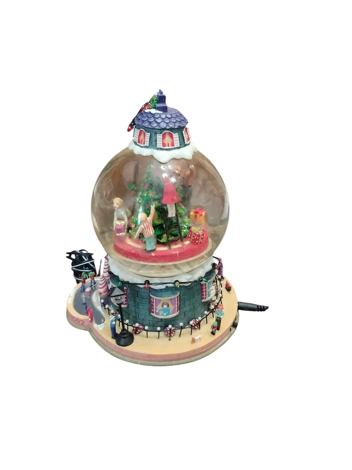 Vintage Neiman Marcus Department 56 Christmas Waterglobe 2002 Lighted Animated - Image 4 of 4
