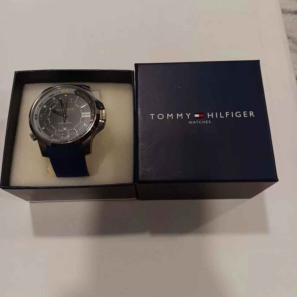 Tommy Hilfiger black and silver watch - Image 2 of 4