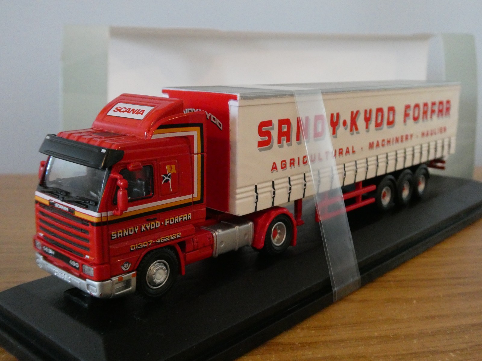 OXFORD SANDY KYDD FORFAR SCANIA 143 CURTAINSIDE TRUCK MODEL 76S143004 1:76