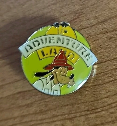 Walt Disney Adventure Land Goofy Lapel Pin
