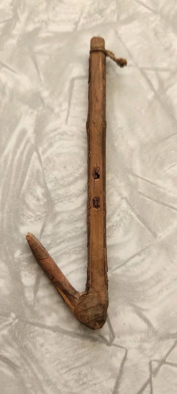 native american? wooden carved fish hook vintage fishing artifact 4" long