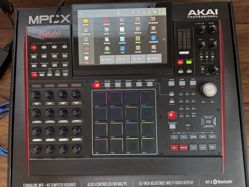 Akai Professional MPC X W/Samsung 870 EVO SATA III SSD 1TB 2.5 Internal Drive