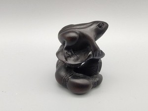 Hand Carved Japanese Wood Netsuke Frog On Lily Pad Lotus 2"