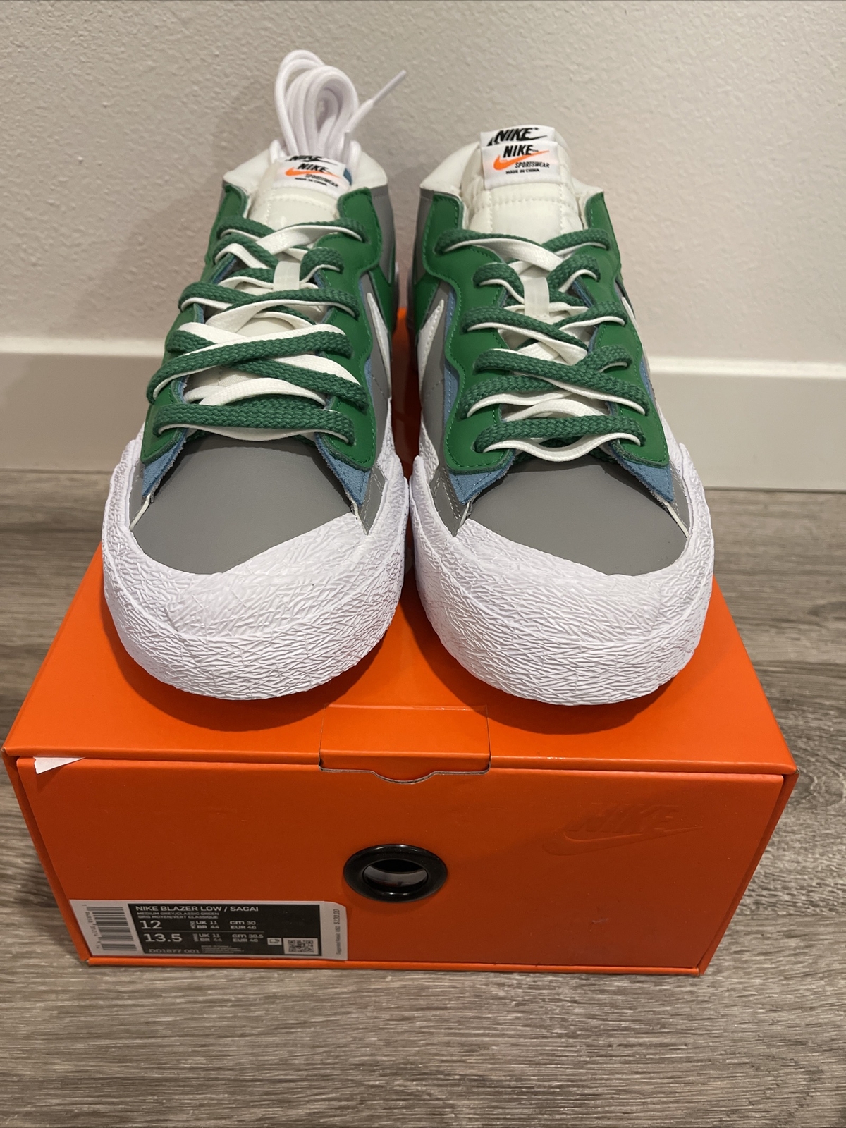 SACAI X NIKE DS Nike Blazer Low x SACAI Medium Grigio Classico Verde Uomo Taglia 12 DD1877 001*