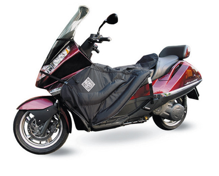 Tablier tucano r040 pour affronter le froid matinal en scooter aprilia atlantic