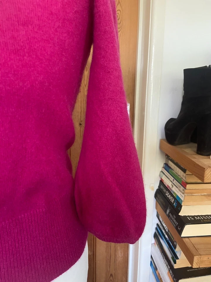 Ladies Oasis 100% cashmere hot pink scoop neck cardigan Size 10 Used VGC - Image 4 of 4