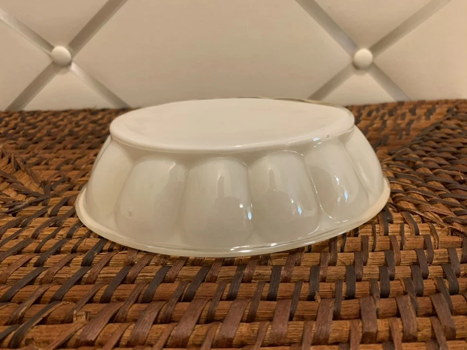 Jabonera de vidrio festoneada color marfil Veratex Foto 2 de 4