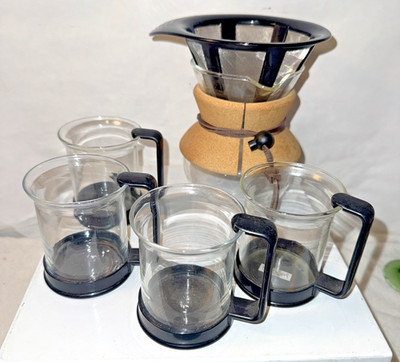 Bodum 17 oz pour over coffee maker carafe & 4 vintage black handle mugs