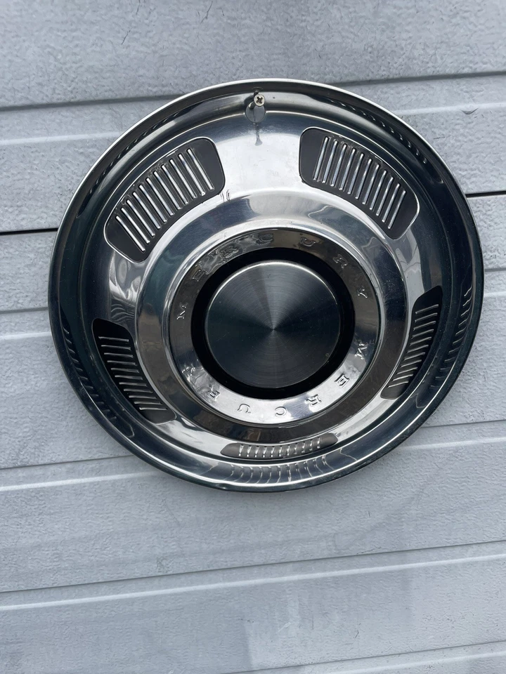 Juego de 4 tapacubos Mercury 1966-67 14” Comet raros hermosos negros/inoxibles. Verynice Foto 4 de 4