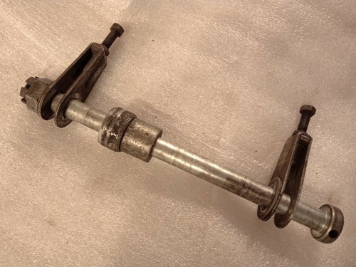 Bolzen, Steckachse, Achse Hinterrad mit Riemenspanner GPZ 305 EX305 Belt drive