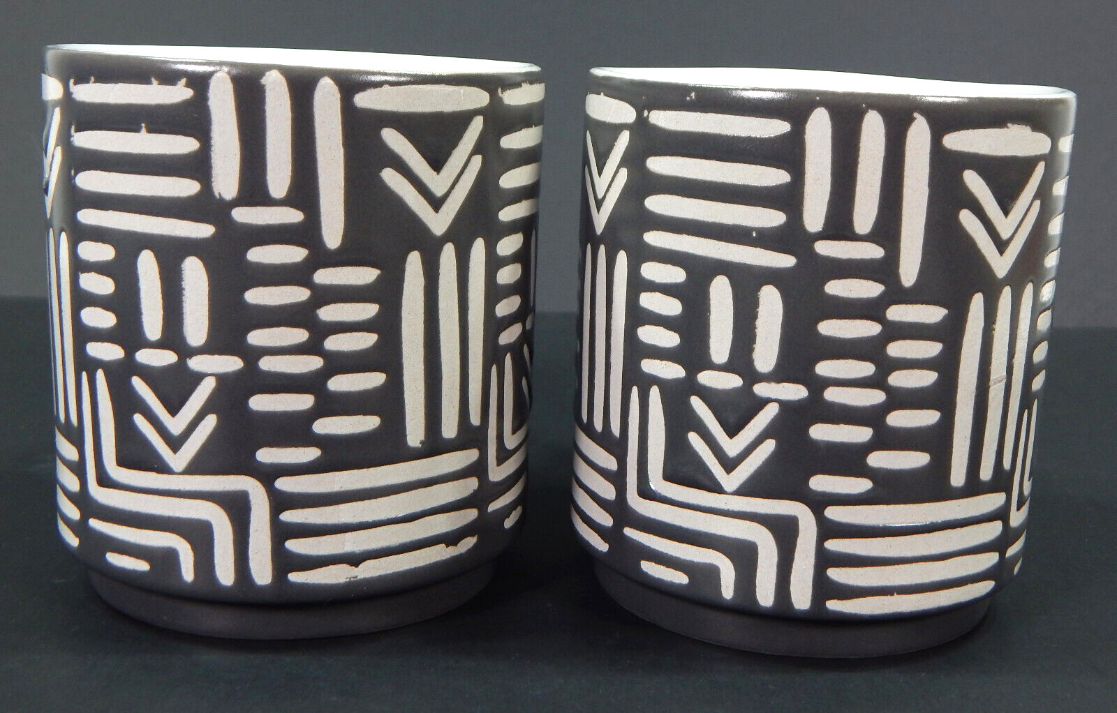 2 GRAYDON HALL CERAMIC COFFEE MUGS MUD CLOTH PRINT GRAY/WHITE POTTERY EMBOSSED
