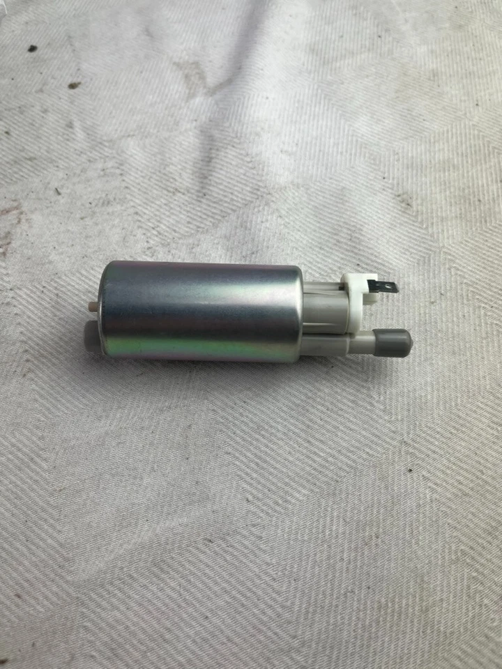 Juego de bomba de combustible y filtro Carquest E2386 / E2480531 Foto 3 de 4