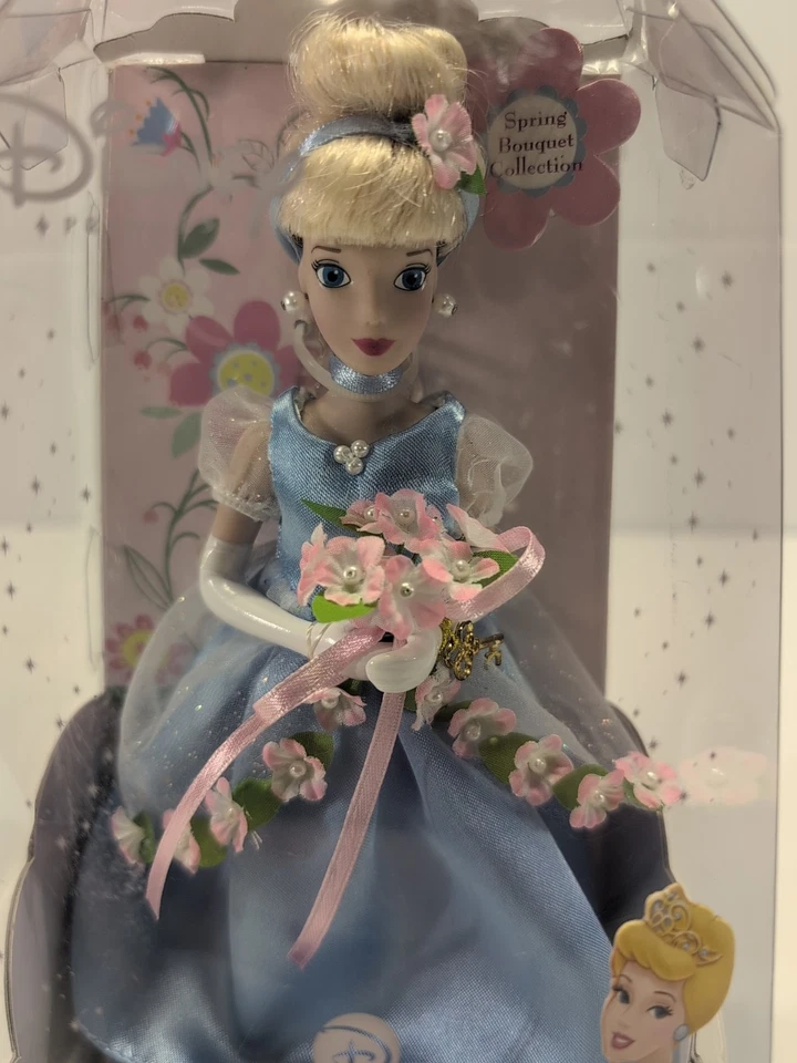 MUÑECA DE PORCELANA PRINCESA CENICIENTA DISNEY HECHA POR BRASSKEY 2006 Foto 4 de 4