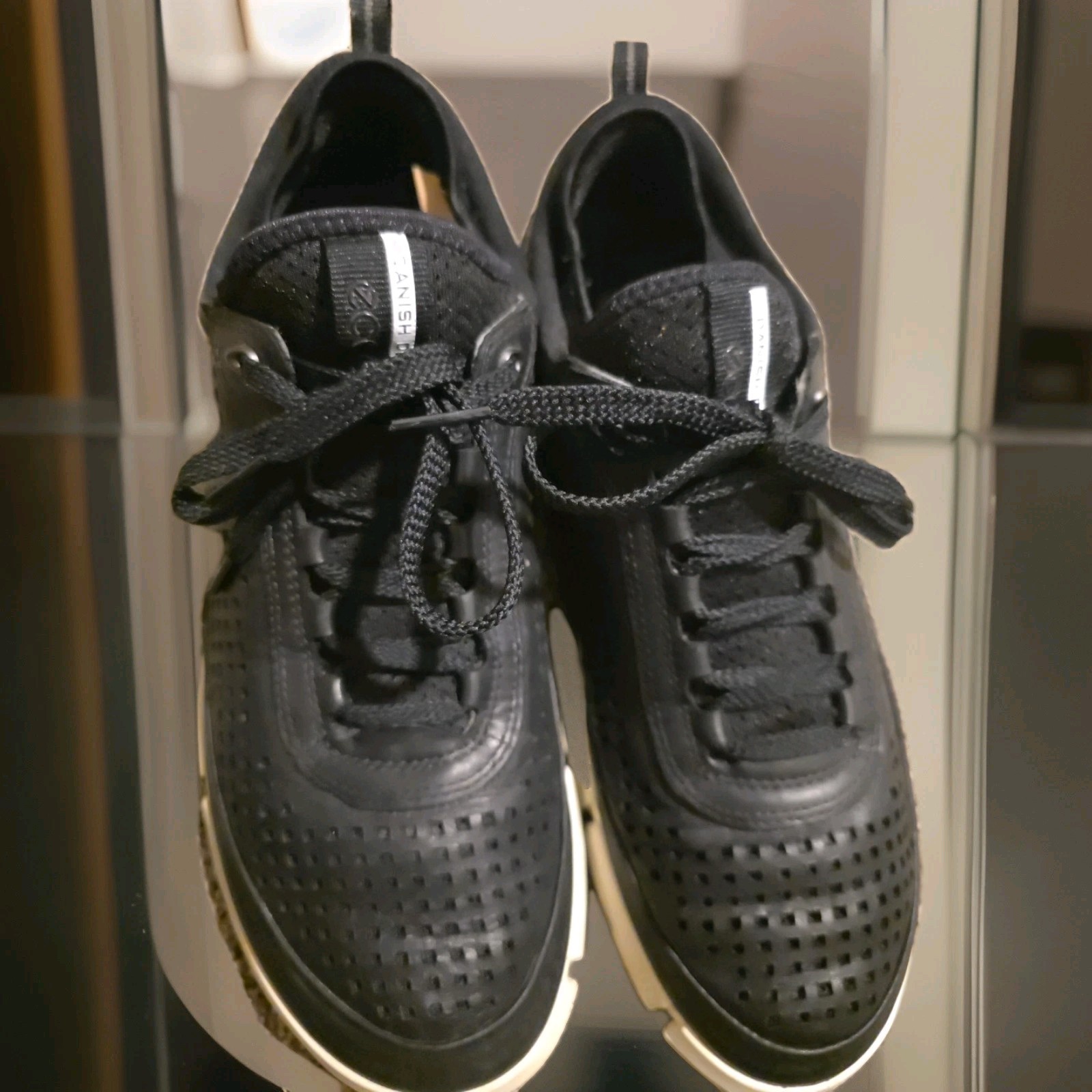 ECCO Danish Design Fashion Sneakers Shoes Sz. 9 Men's Perforated  Black Leather.