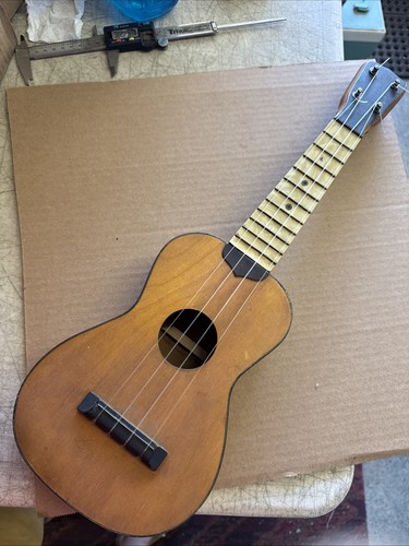 1931 USA  Soprano Ukulele Mahogany w/ Binder & Pearloid Fretboard Harmony Regal