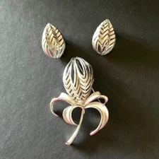 Vintage TORINO Silver Tone Flower Bud Brooch And Clip Earring Set