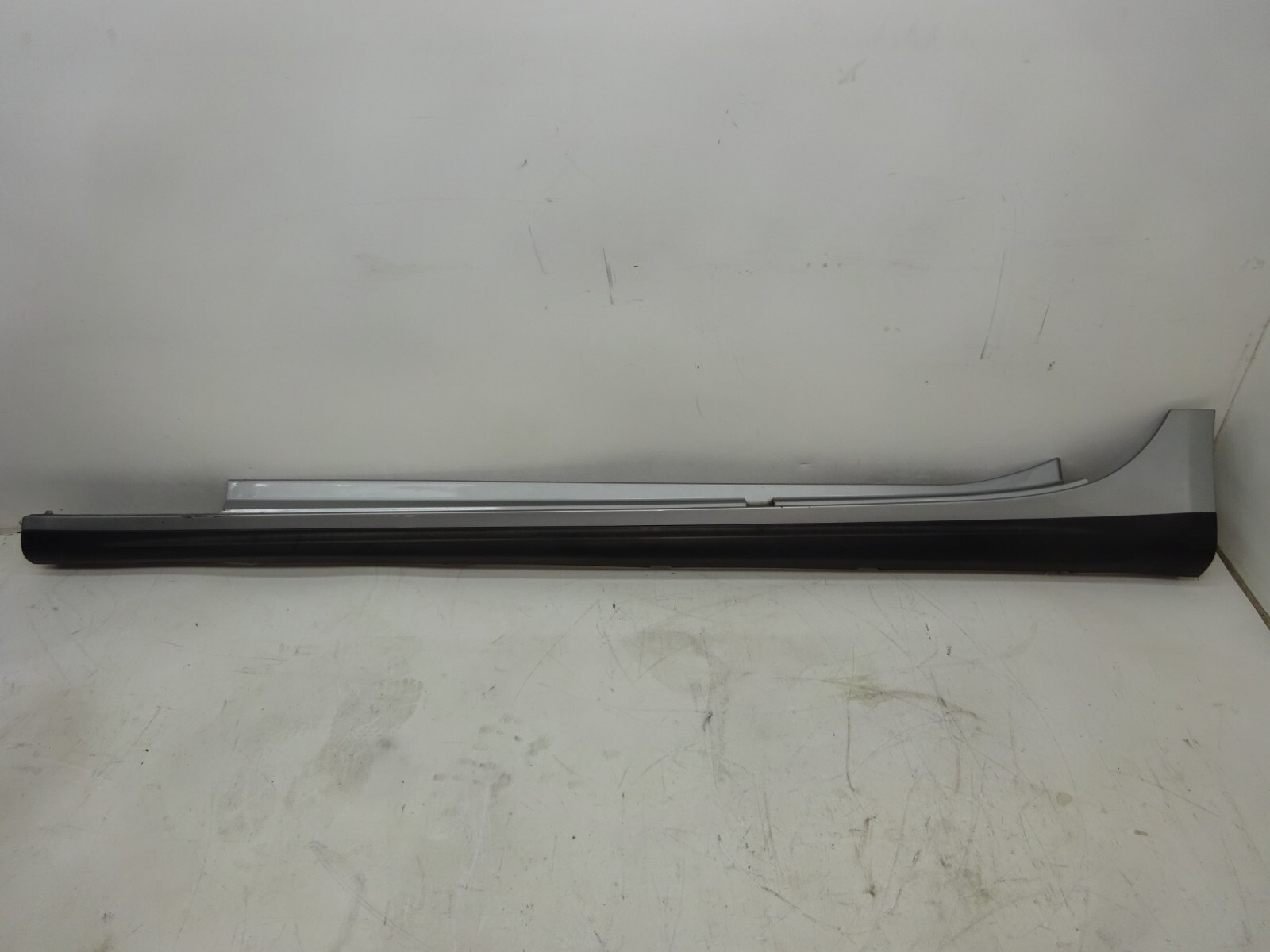 14-17 Maserati Ghibli Left Driver Rocker Skirt Molding Trim Silver OEM DE2308108
