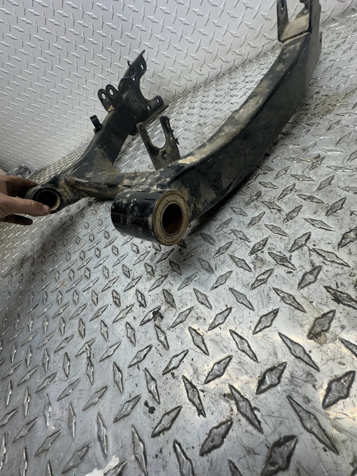 03 basculante trasero Suzuki Vinson 500 Lt-f500f OEM 61100-03G00 AS24 Foto 4 de 4