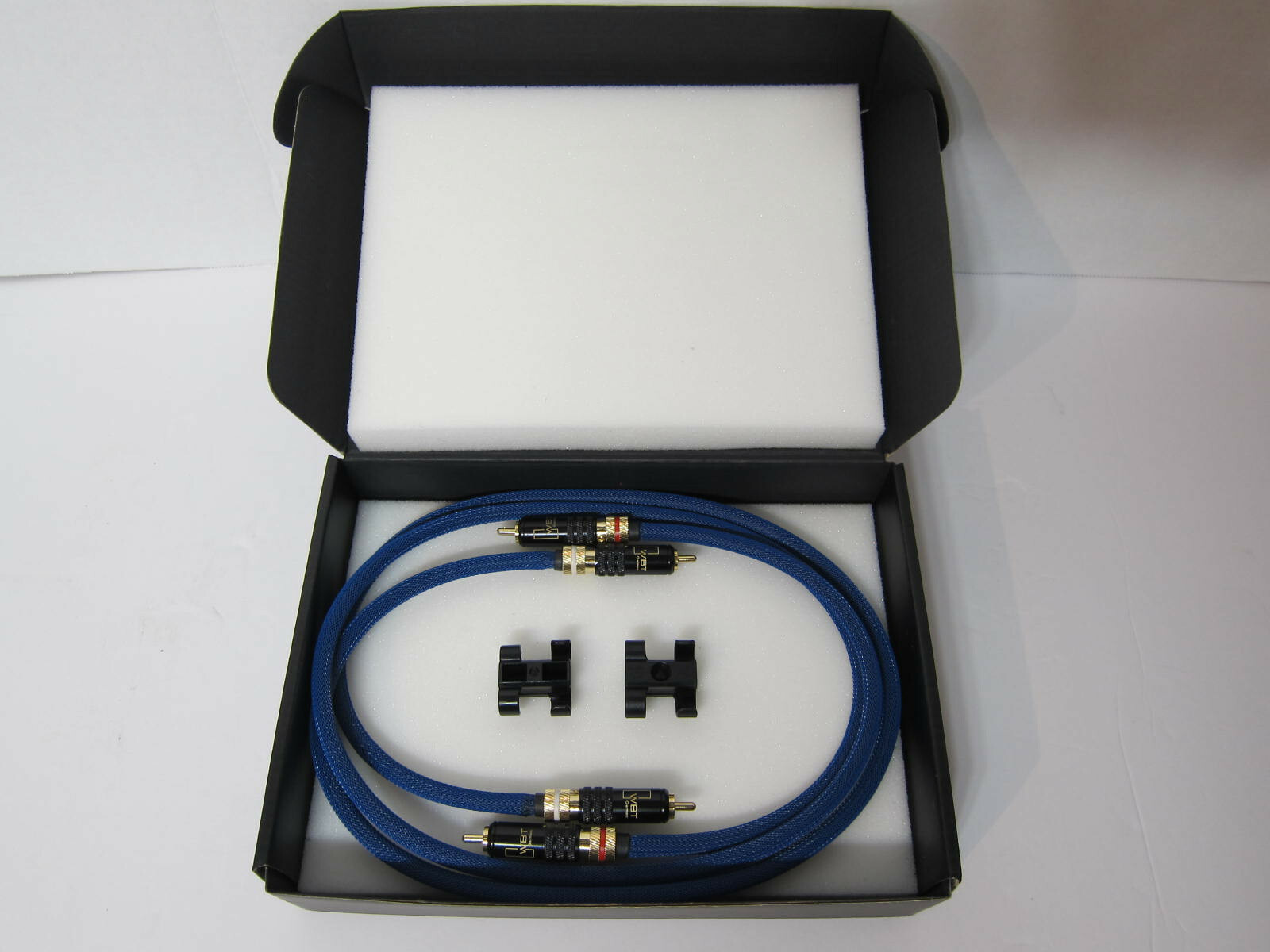 Analog Art Interconnects [Mogami W2534 Quad Cable & WBT-0144 Germany Lock Plugs]