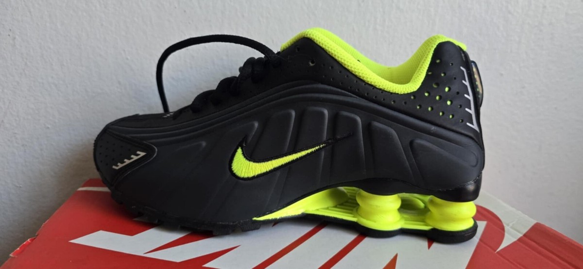 Nike Shox R4 GS CW2626 002 Black/ Volt Anthracite Size 4 Youth