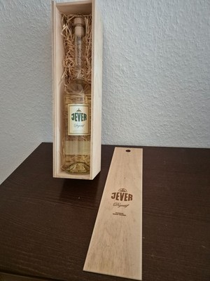 Jever Pils, Digestif, Likör, Spirituose aus Bier, Holzbox, 0,7 l , 40%vol.