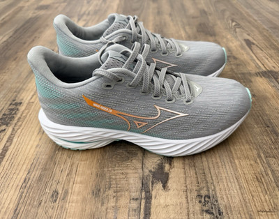 Mizuno Wave Rider 28 Low Top Lace-Up Running Sneaker Gray/White Multicolor