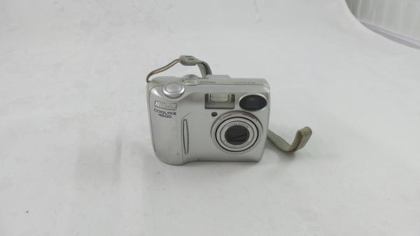 Nikon COOLPIX 4600 4.0MP Digital Camera - Silver for sale online