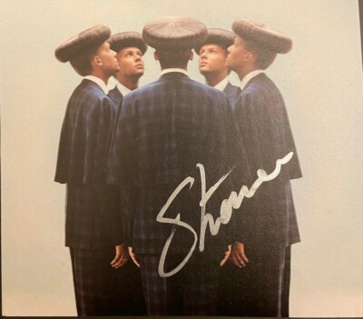 STROMAE ''MULTITUDE'' SIGNED CD NEW ON SLEEVE / CD SIGNIERT AUF DER TASCHE NEU 
