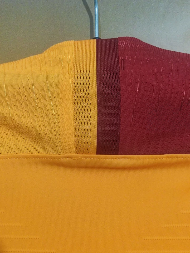 PLAYER ISSUE Galatasaray 2017 2018 Football Shirt Nike Soccer Jersey Sz-M Turkey - Image 4 of 4