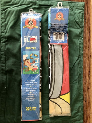 NOS! Vintage 1999 Looney Tunes Diavolo della Tasmania - Bandiera 28x40 Bandiera Bandiera "BBQ TAZ" Cookout - Foto 3 di 9