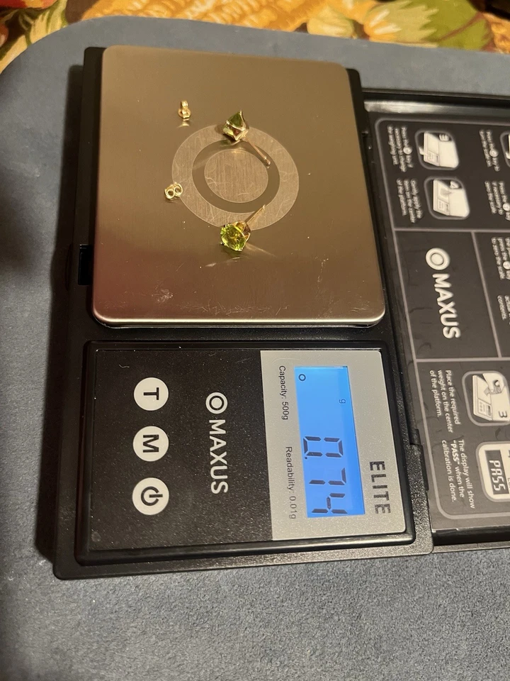 Vintage 14k Peridot Stud Earrings With Backs! .74 Grams - Image 3 of 3