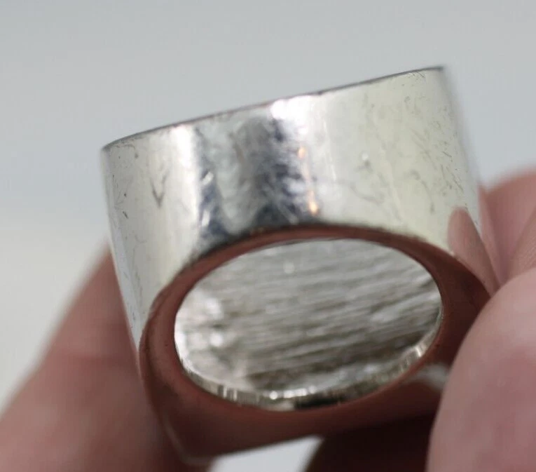 Vince Camuto Enorme Anillo Ancho Piedra/Vidrio Negro Tono Plata Cóctel Talla 8 Foto 3 de 4