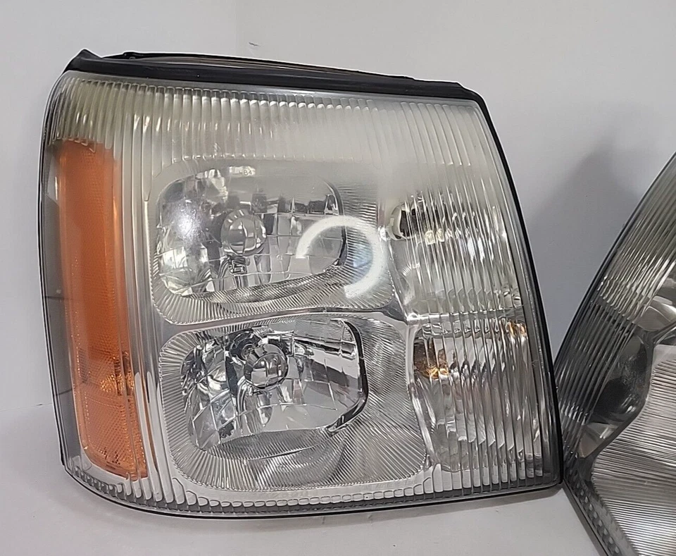 Conjunto de faros izquierdo y derecho Cadillac Escalade 2002 GM 15044521/GM 15044522 Foto 4 de 4