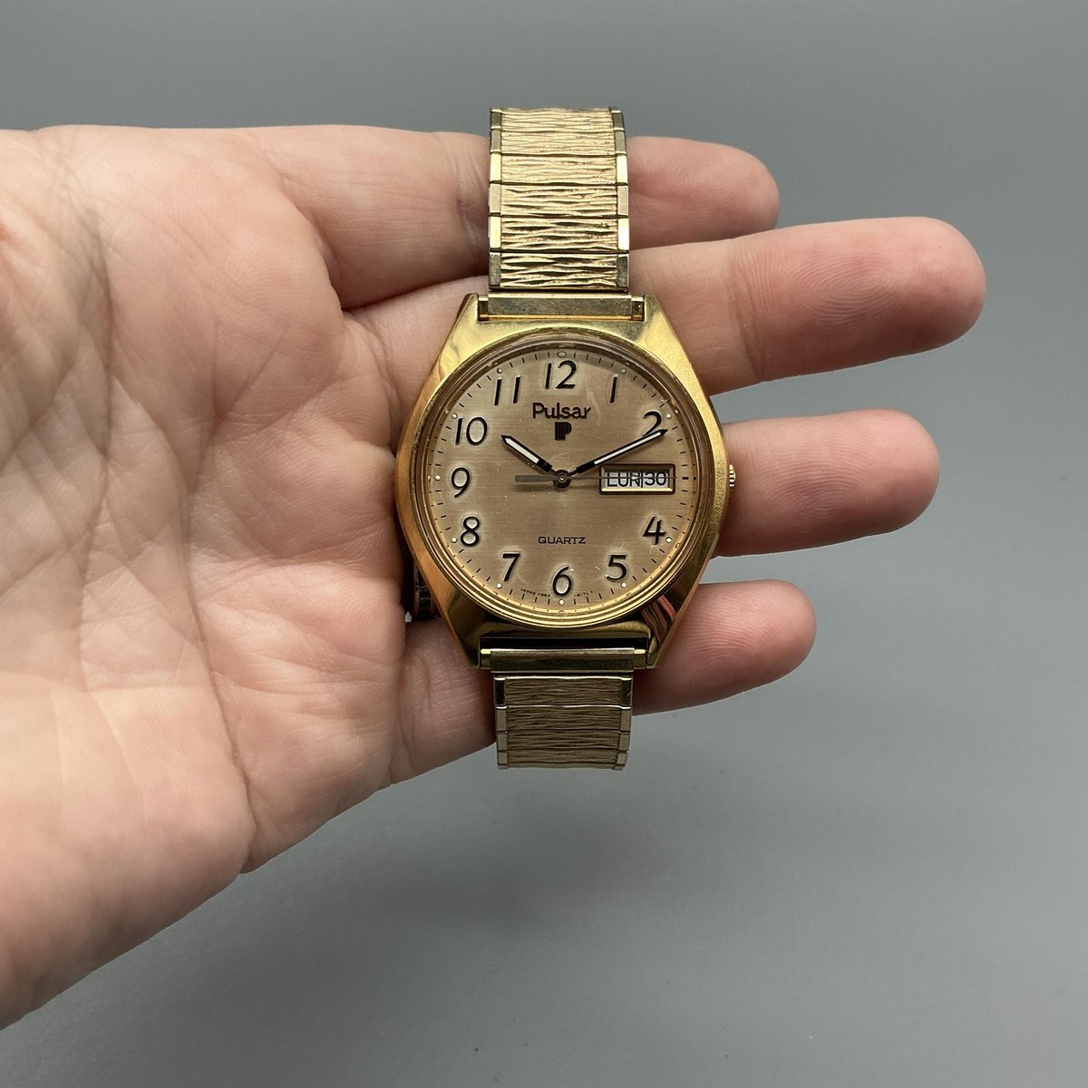 Pulsar アンティークデジタル腕時計 ゴールド Vintage Pulsar Mens Watch 36mm Gold Tone Day Date Y563-8059